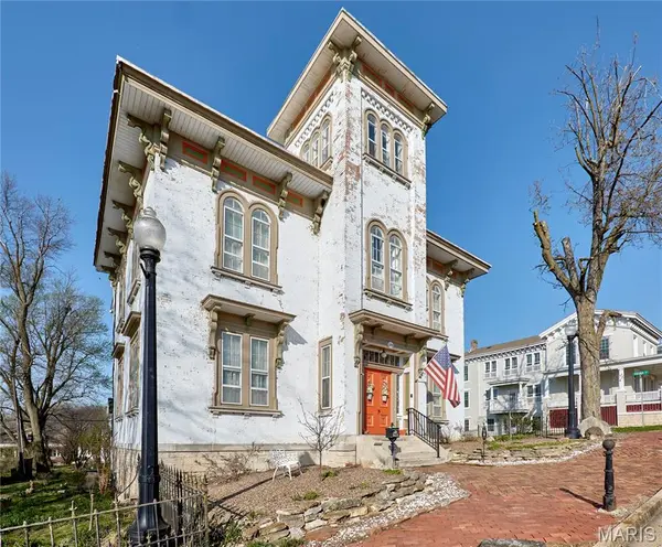 320 N Main ST, Louisiana, MO 63353
