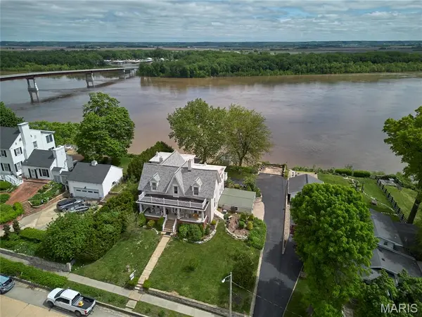 403 N Main ST, Louisiana, MO 63353
