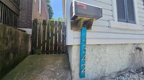 4342 Frieda AVE, St Louis, MO 63116