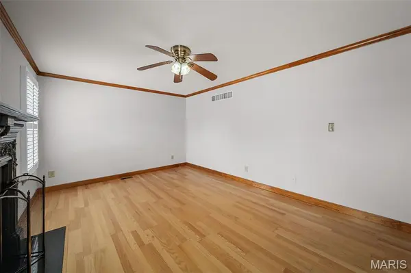 5116 Kennerly Place DR, St Louis, MO 63128