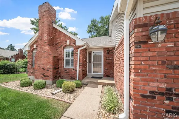 5116 Kennerly Place DR, St Louis, MO 63128