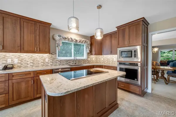 811 Brae CT, Chesterfield, MO 63017