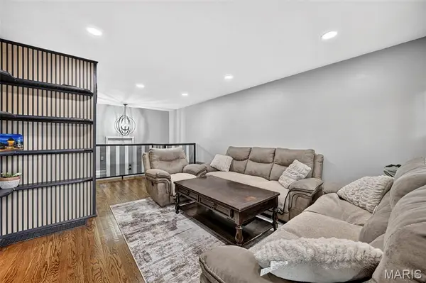 9713 Shuffle DR, Affton, MO 63123