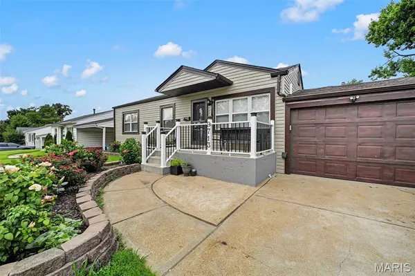 9713 Shuffle DR, Affton, MO 63123