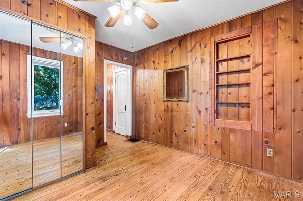 210 Cheney LN, Webster Groves, MO 63119
