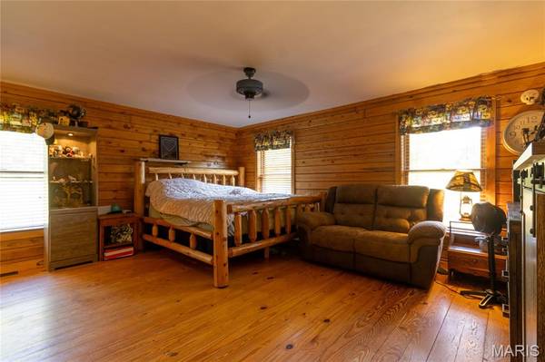 83 Little Shoal Creek RD, Steelville, MO 65565