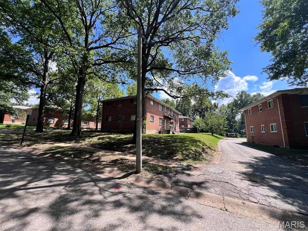 8430 Atherton DR, St Louis, MO 63130