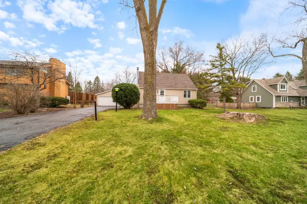 28W686 Townline RD, Warrenville, IL 60555