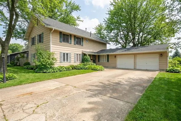 181 Tilton Park DR, Dekalb, IL 60115