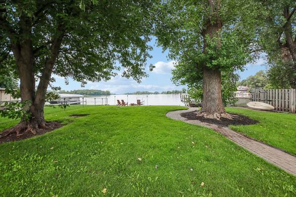 35672 N Sheridan DR, Fox Lake, IL 60020