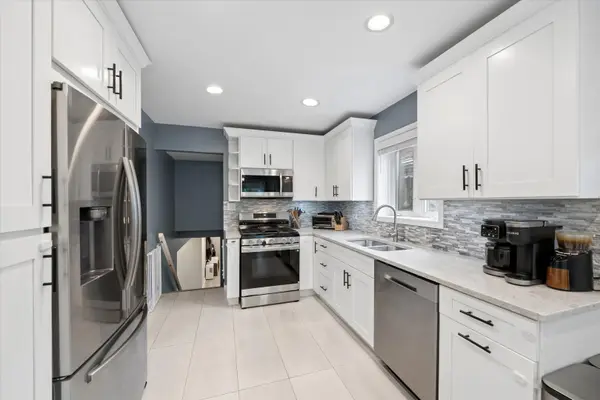 3114 W Jerome ST, Chicago, IL 60645