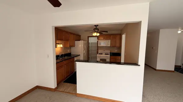 220 Oak Knoll CT #B2, Schaumburg, IL 60193