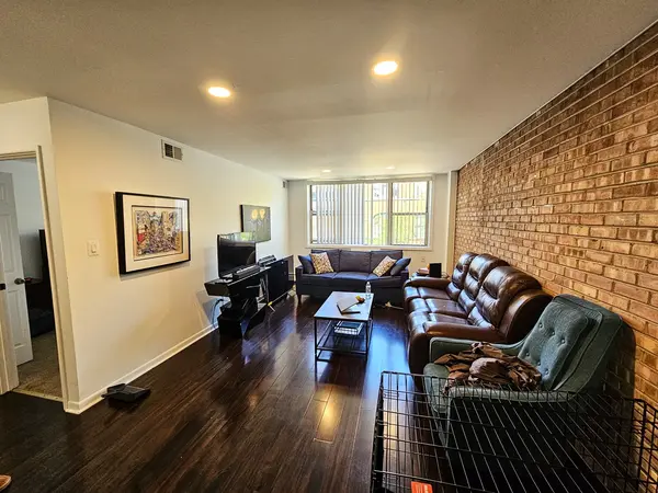 2250 N Lincoln AVE #201, Chicago, IL 60614
