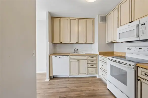 4343 N Clarendon AVE #2117, Chicago, IL 60613