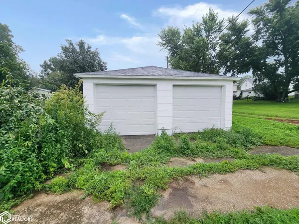 102 Johnston ST, Gladbrook, IA 50635