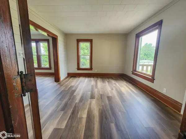 102 Johnston ST, Gladbrook, IA 50635