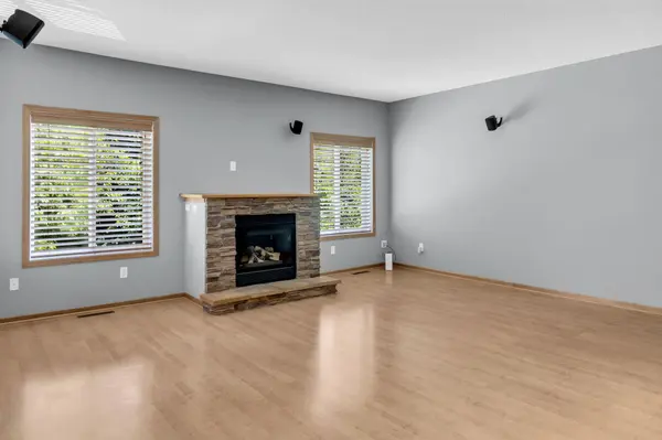 6766 Meadow Grass LN S, Cottage Grove, MN 55016