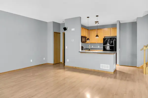 6766 Meadow Grass LN S, Cottage Grove, MN 55016