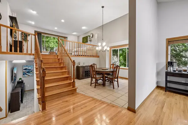 1705 White Oak DR, Chaska, MN 55318