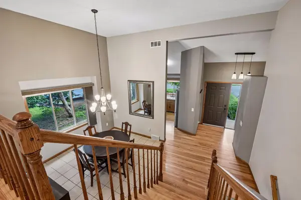 1705 White Oak DR, Chaska, MN 55318