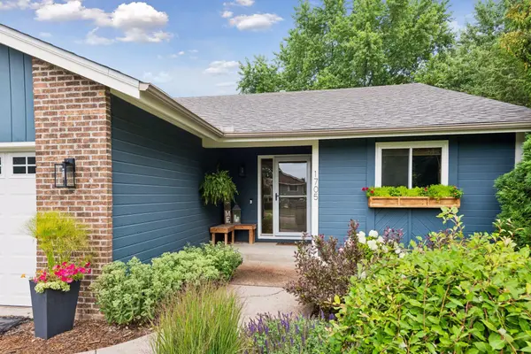 1705 White Oak DR, Chaska, MN 55318