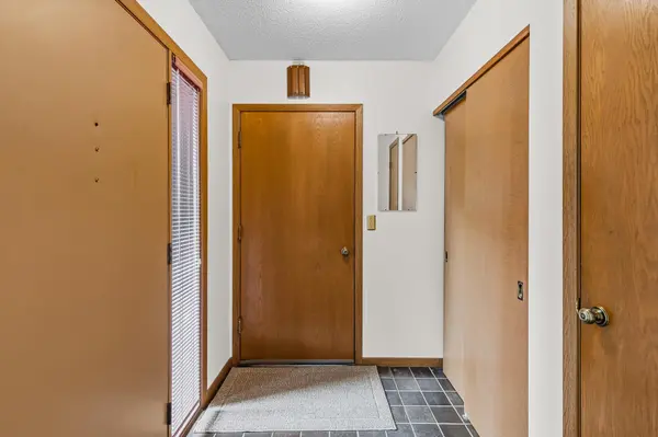 2420 Mendelssohn LN N #5, Golden Valley, MN 55427