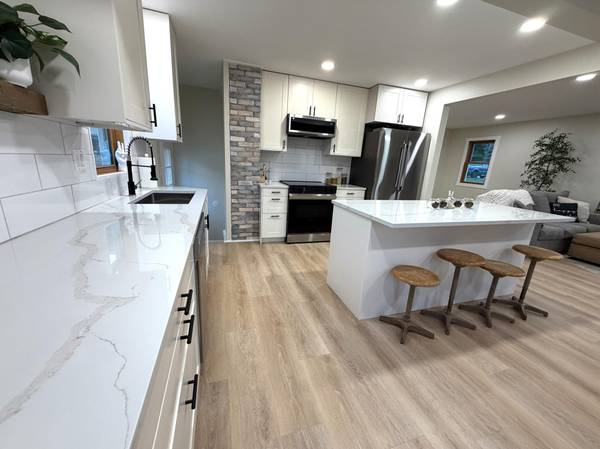 727 S 7th ST, La Crescent, MN 55947