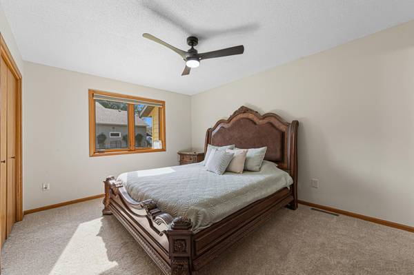 1612 Trailwood LN SW, Faribault, MN 55021
