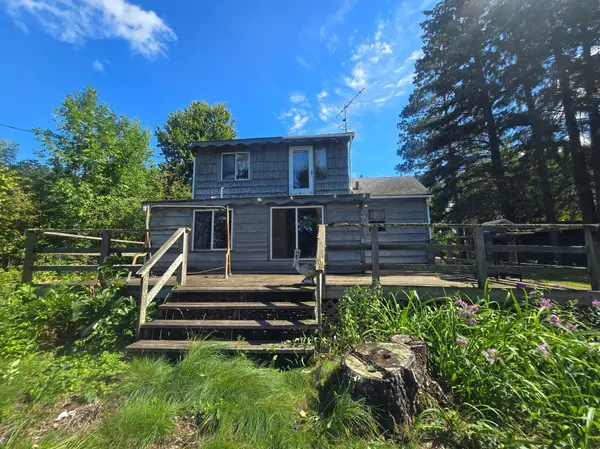 23140 Oak LN, Bovey, MN 55709