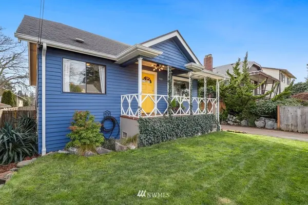723 N 102nd ST, Seattle, WA 98133
