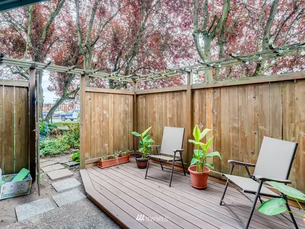 3413 Gilman AVE W #101, Seattle, WA 98199