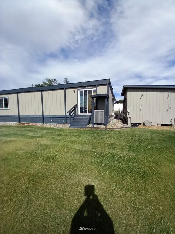 3116 1st ST SE, East Wenatchee, WA 98802
