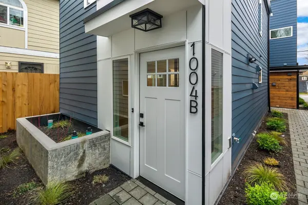1004 B S Donovan ST, Seattle, WA 98108