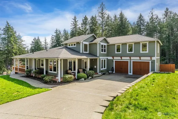 6000 NW Denali ST, Bremerton, WA 98312