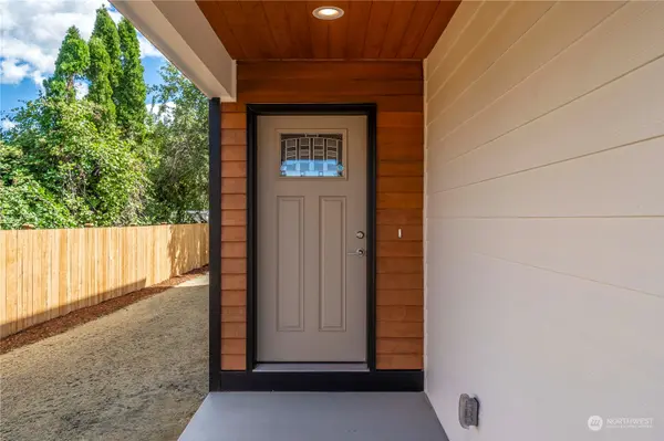 410 10th AVE SE #A, Puyallup, WA 98372