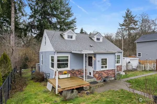 911 Hull AVE, Port Orchard, WA 98366