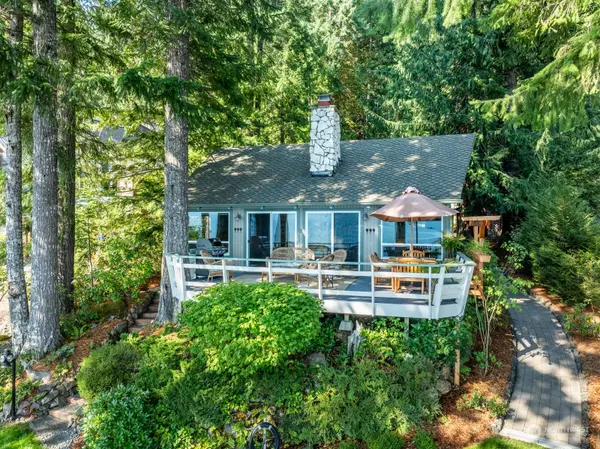 371 N Potlatch DR N, Hoodsport, WA 98548