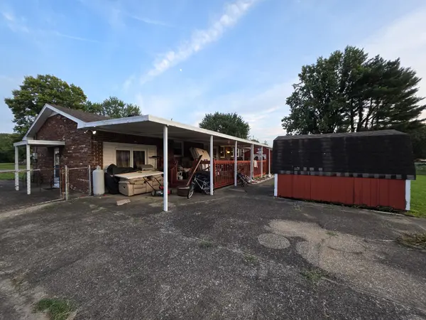 2240 Robin Dr, Clarksville, TN 37042