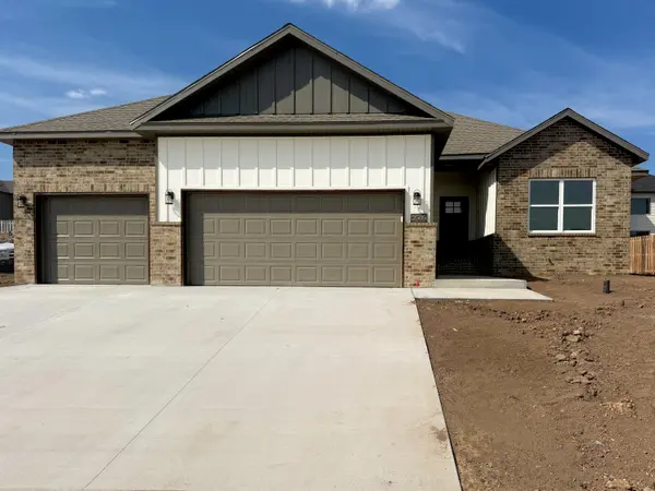 2505 W Fisherman DR, Ozark, MO 65721