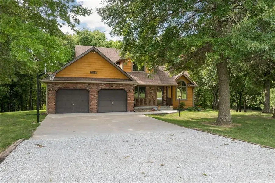 4 Lakes DR, Agency, MO 64401