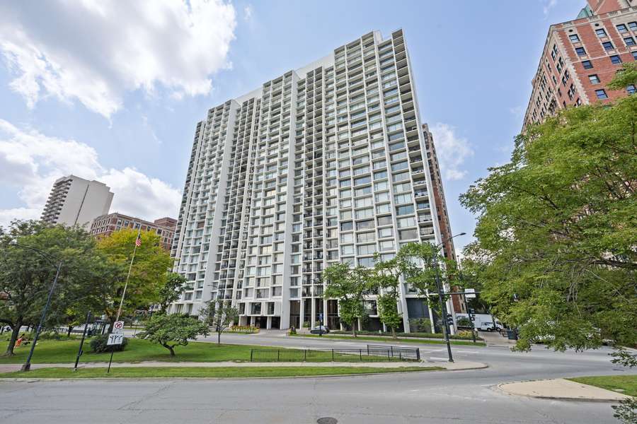 3200 N Lake Shore DR #2604, Chicago, IL 60657