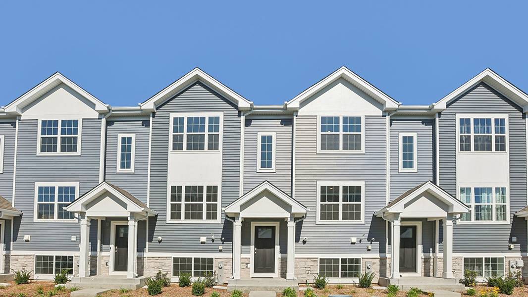 1379 Oakfield LN, Pingree Grove, IL 60140