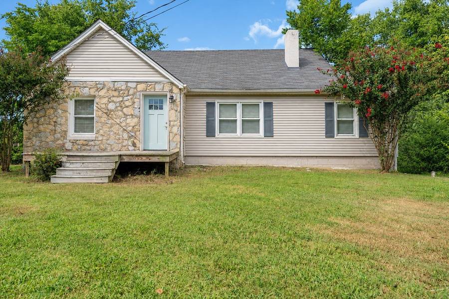 108 Greenwood Acres Dr, Columbia, TN 38401