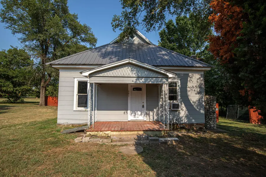 309 S Golden ST, Jerico Springs, MO 64756