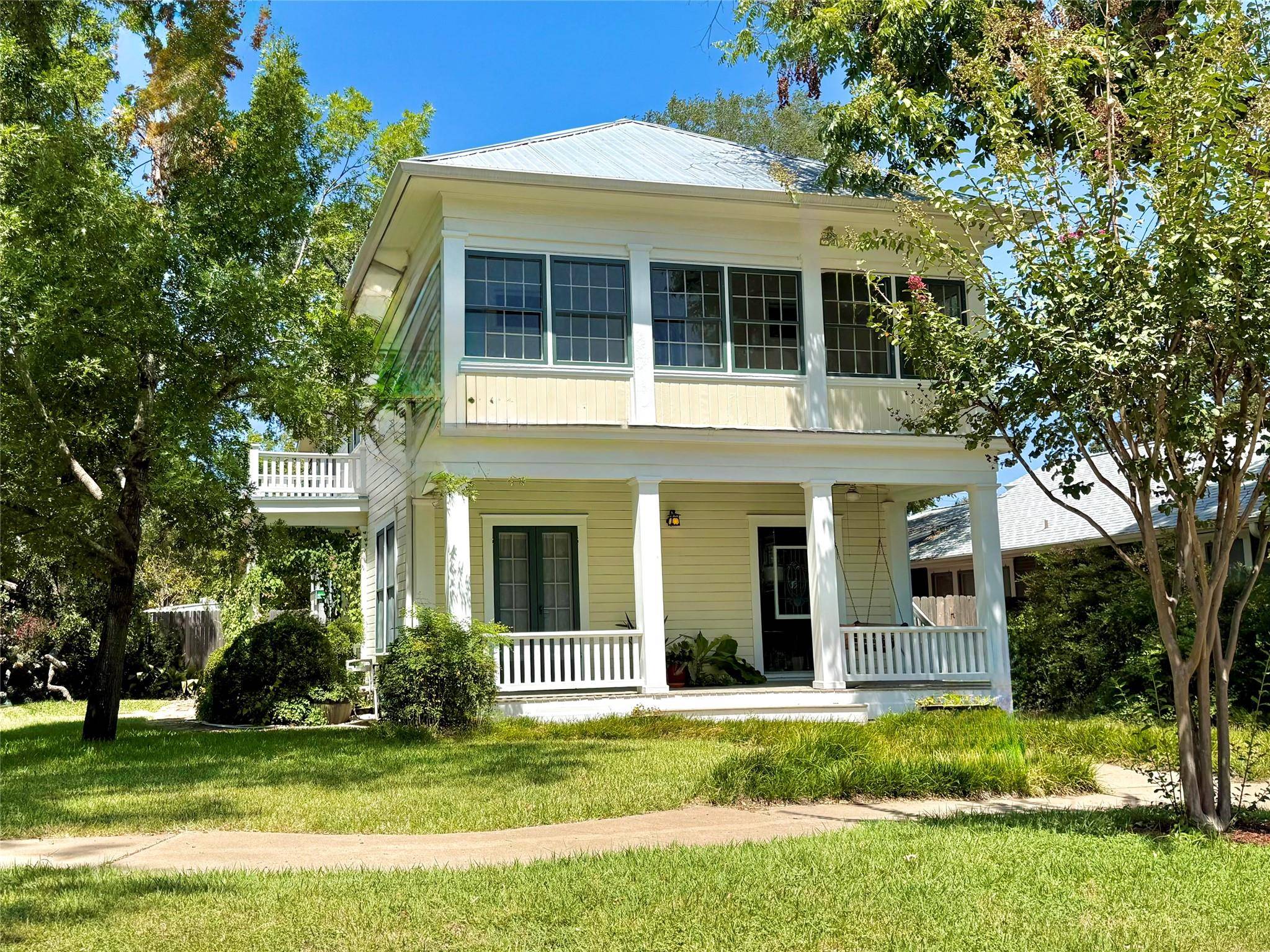 200 W 40th ST, Austin, TX 78751