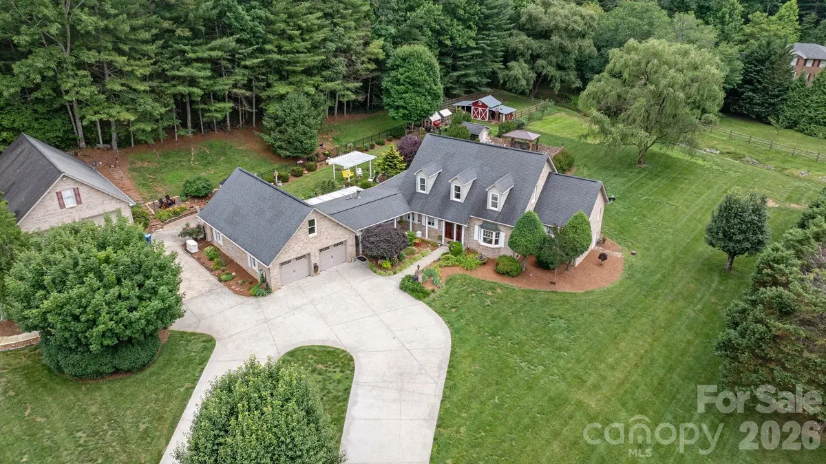401 Redwood CT, Lenoir, NC 28645