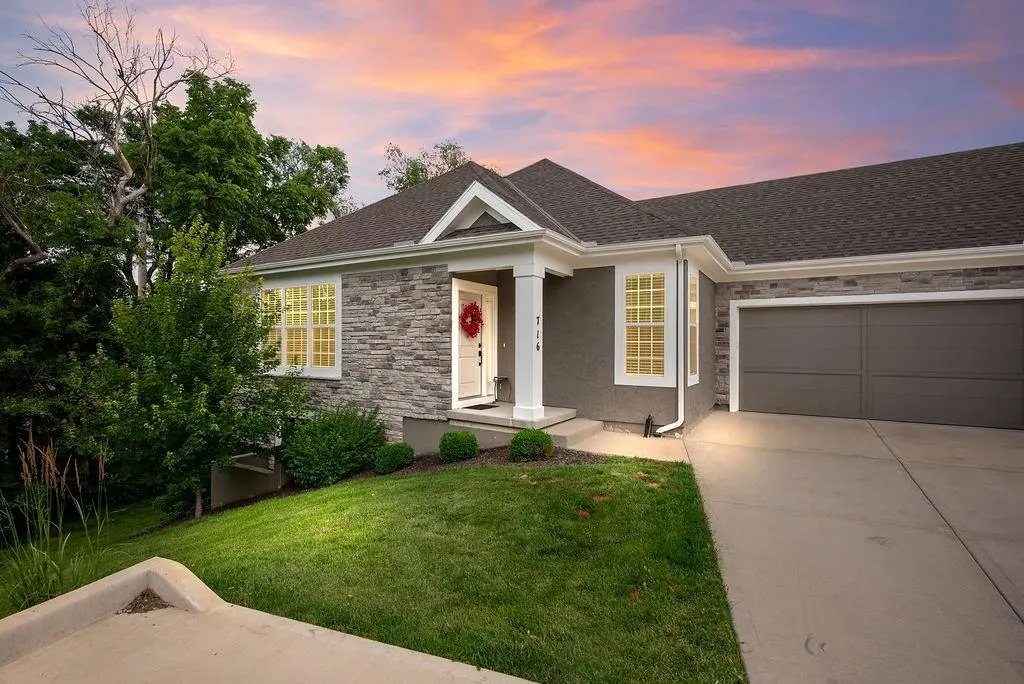 716 E 110th TER, Kansas City, MO 64131