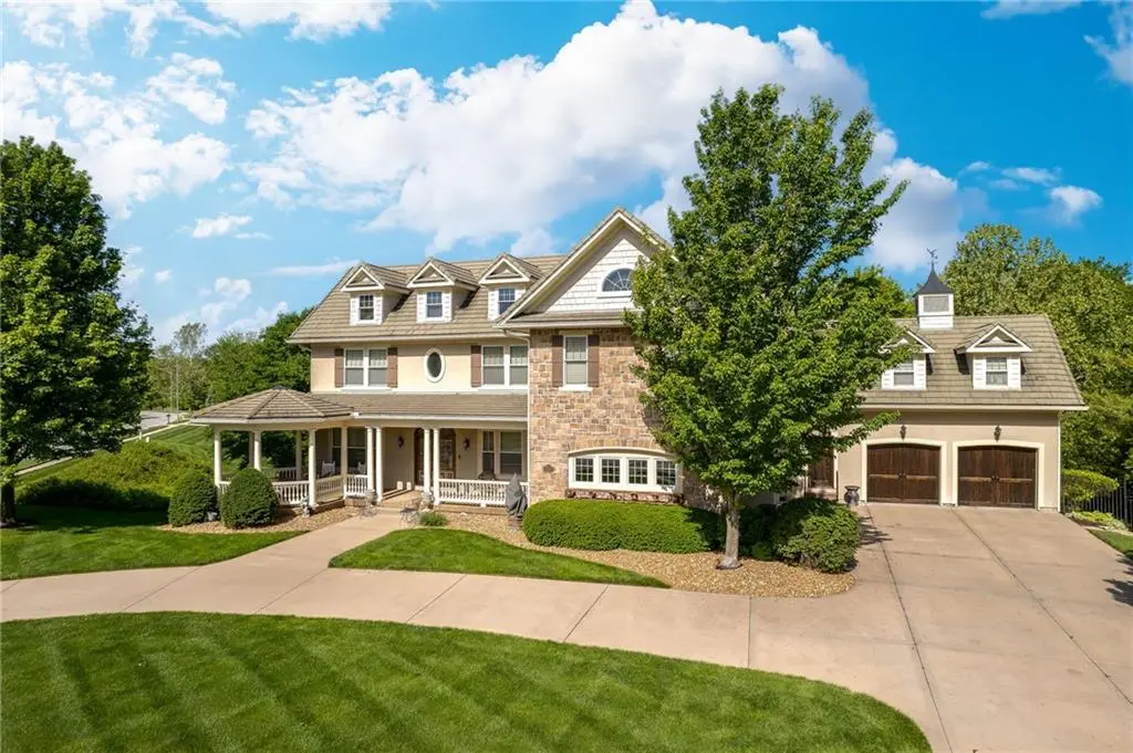 6436 N National DR, Parkville, MO 64152