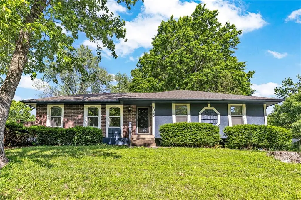 2020 SW Morningside DR, Blue Springs, MO 64015
