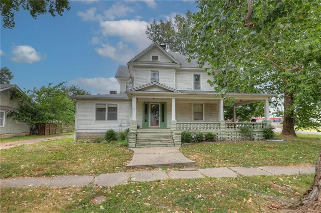301 W Pine ST, Columbus, KS 66725